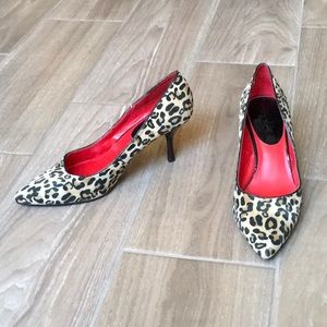 NINE & CO. Cheetah Textile Pointed Toe Pumps.